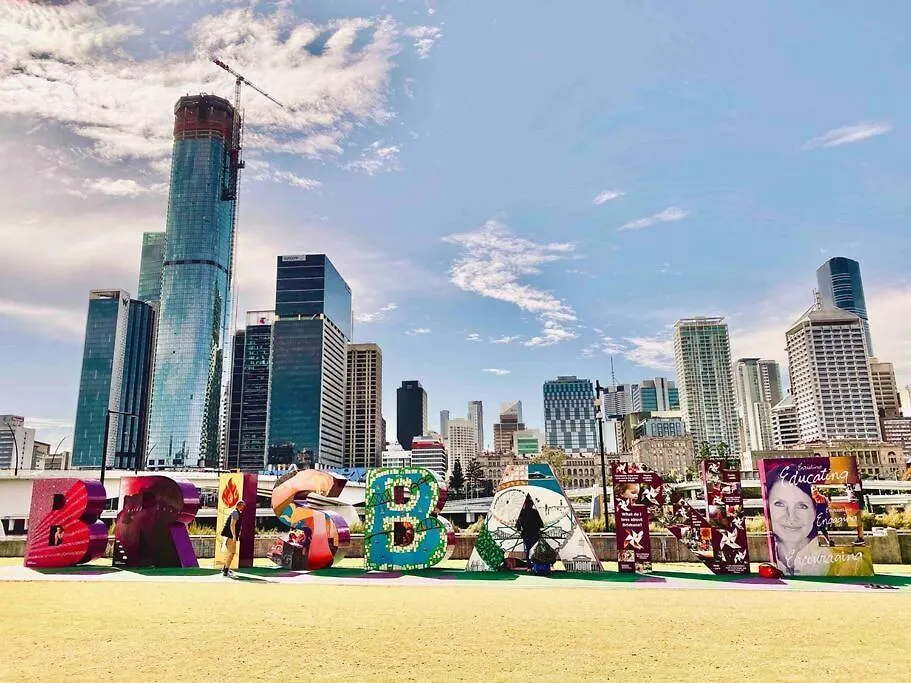 Brisbane Break Panoramic River Views Free Parking
